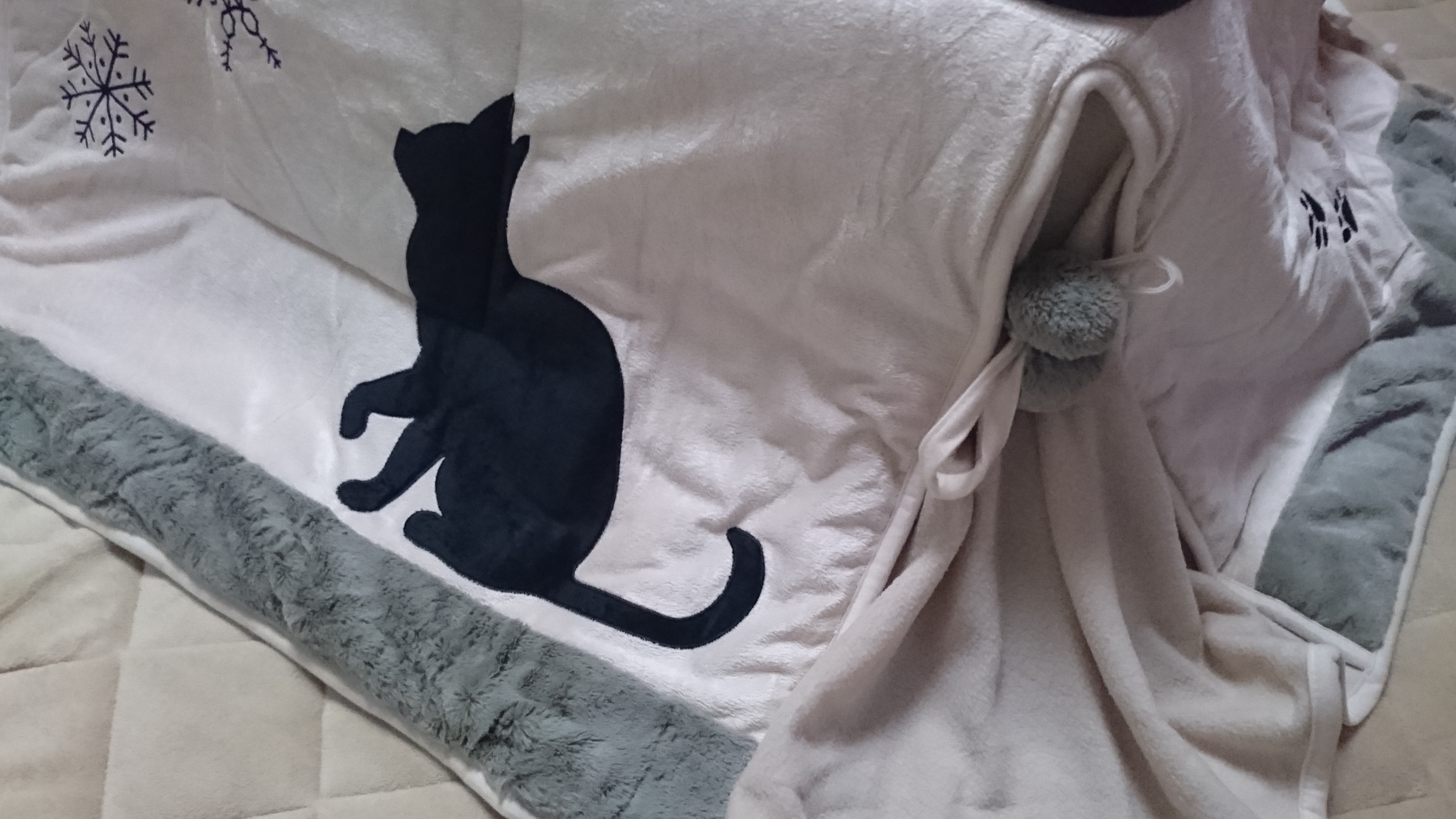 ネコ柄 省スペースこたつ薄掛け 2017-01-29 18.11.03