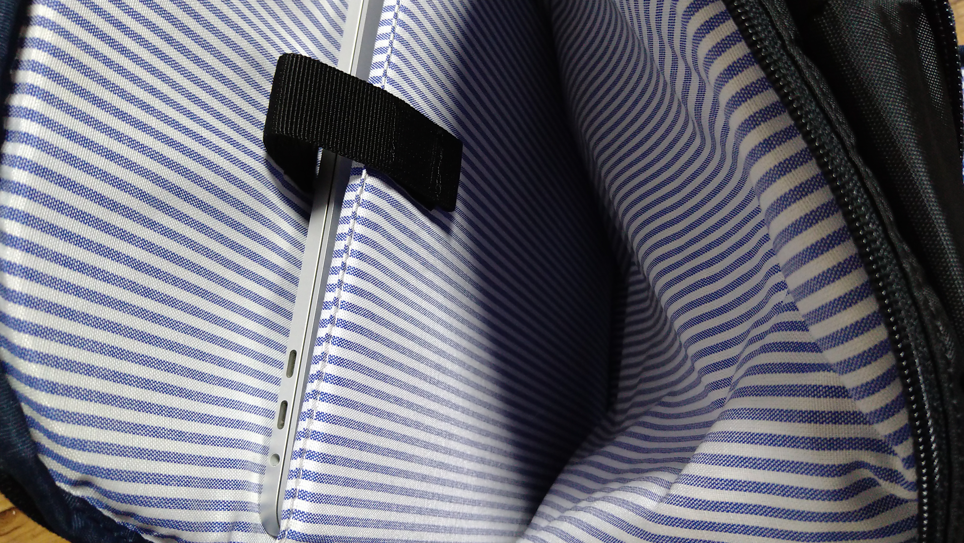 mozのリュック（メーカー品番 ZZPM-05）+ Macbook pro 13インチ